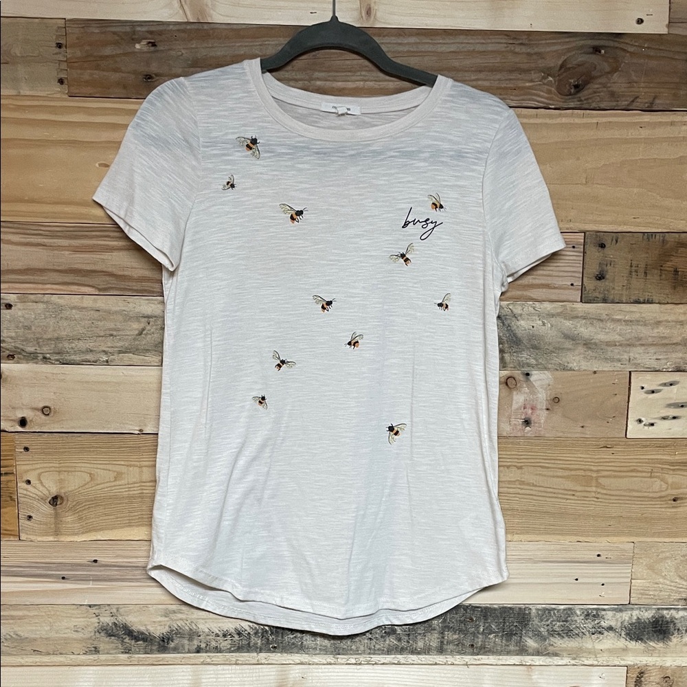 Maurices size XS Cream Short Sleeve Bee Graphic Crewneck Short Sleeve T-shirt